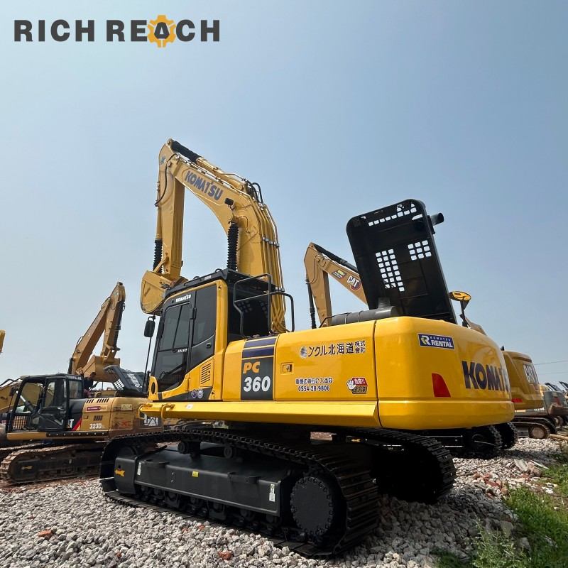 Heavy-duty bucket and teeth of a 2018 Komatsu PC360-8 – second-hand excavator $41,667 with Komatsu engine technology